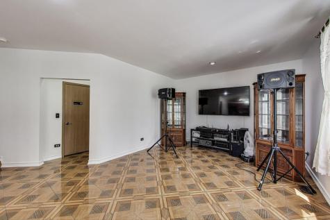 487 North Anna Lane Romeoville IL 60446
