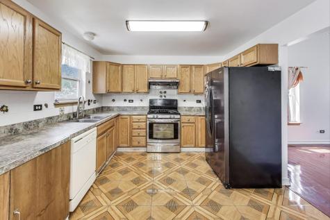 487 North Anna Lane Romeoville IL 60446