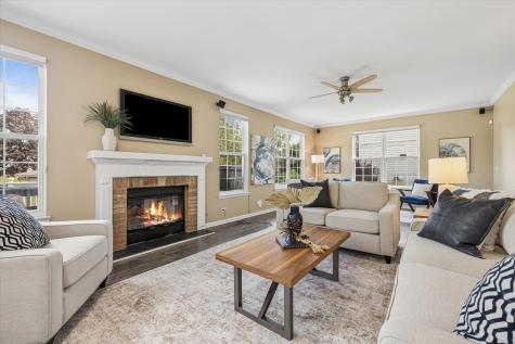 1230 West Claridge Court Palatine IL 60067