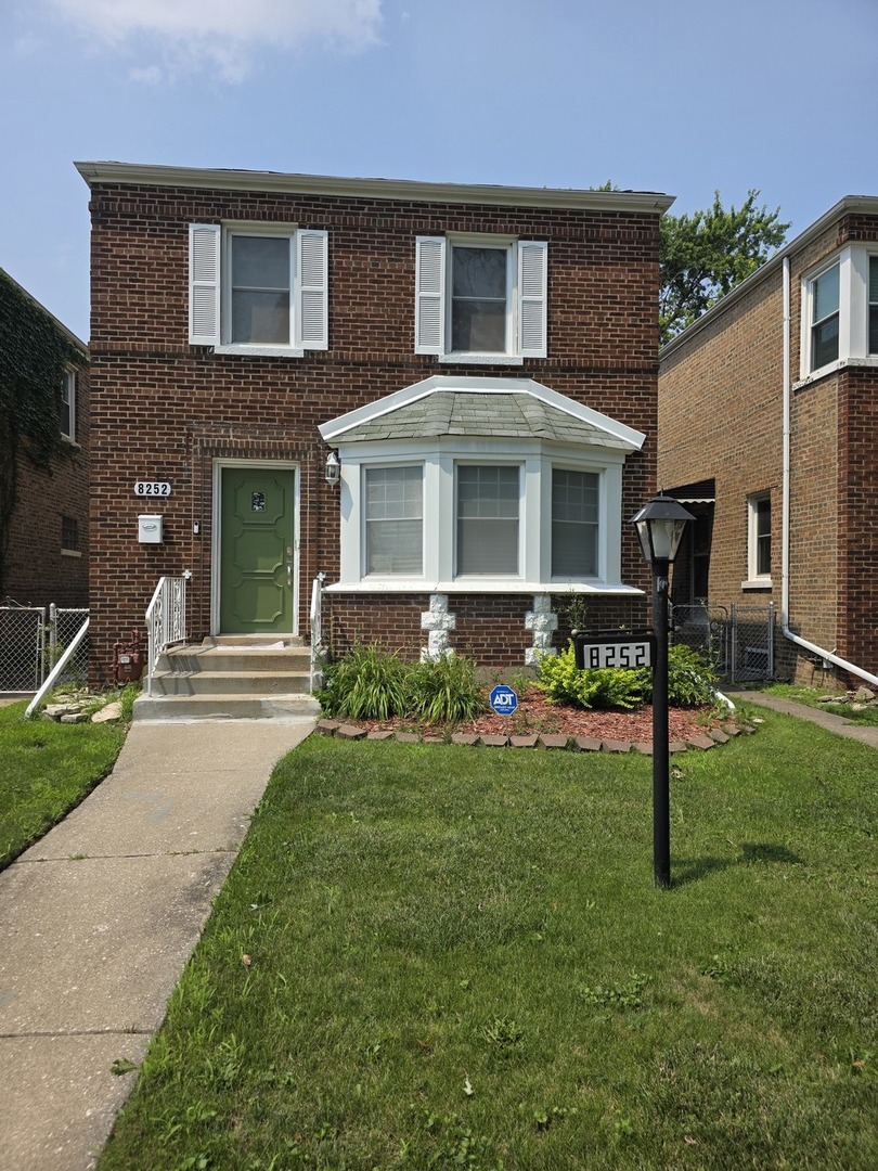 8252 South Calumet Avenue Chicago IL 60619