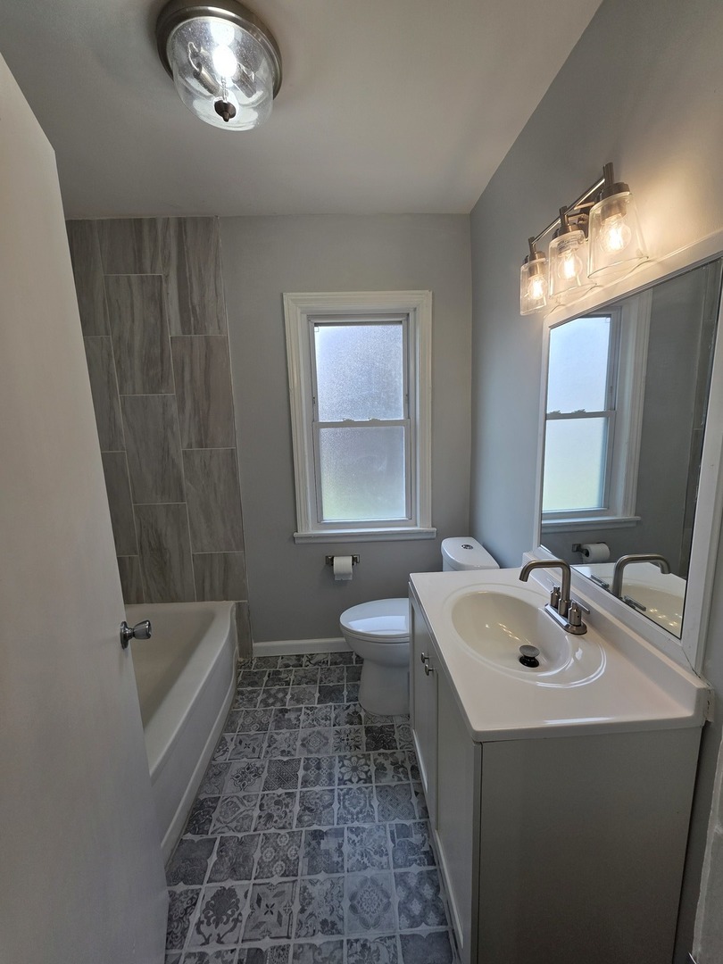 8252 South Calumet Avenue Chicago IL 60619