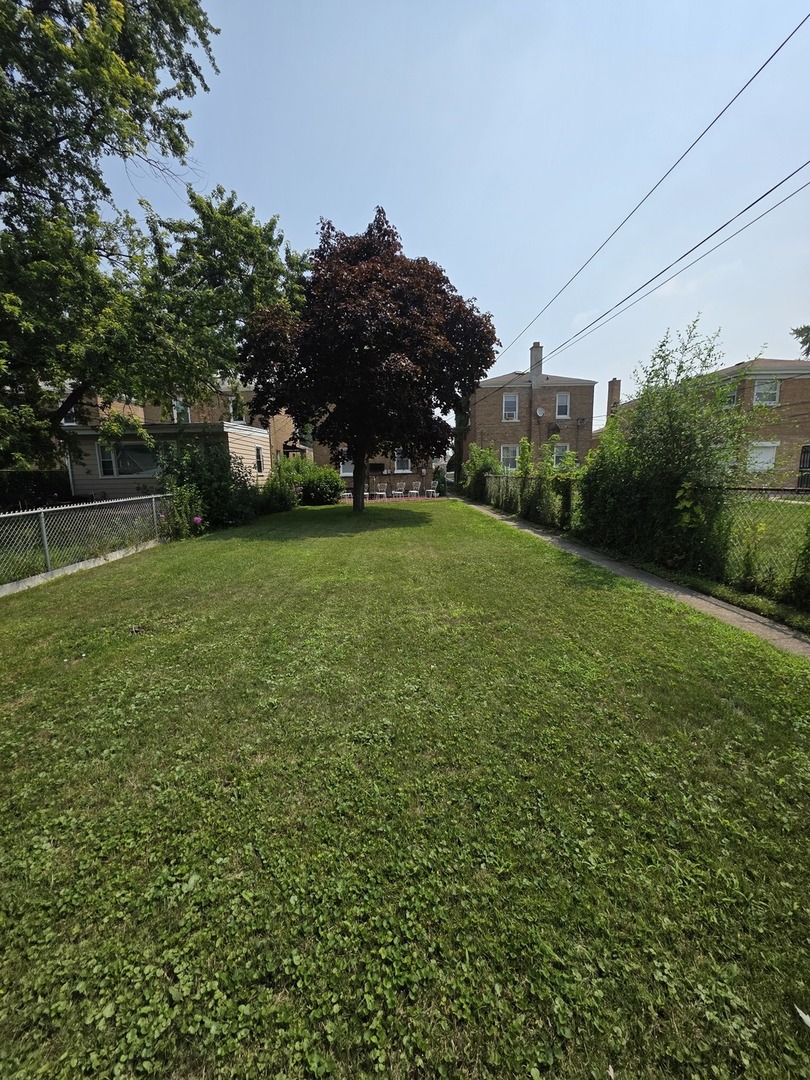 8252 South Calumet Avenue Chicago IL 60619