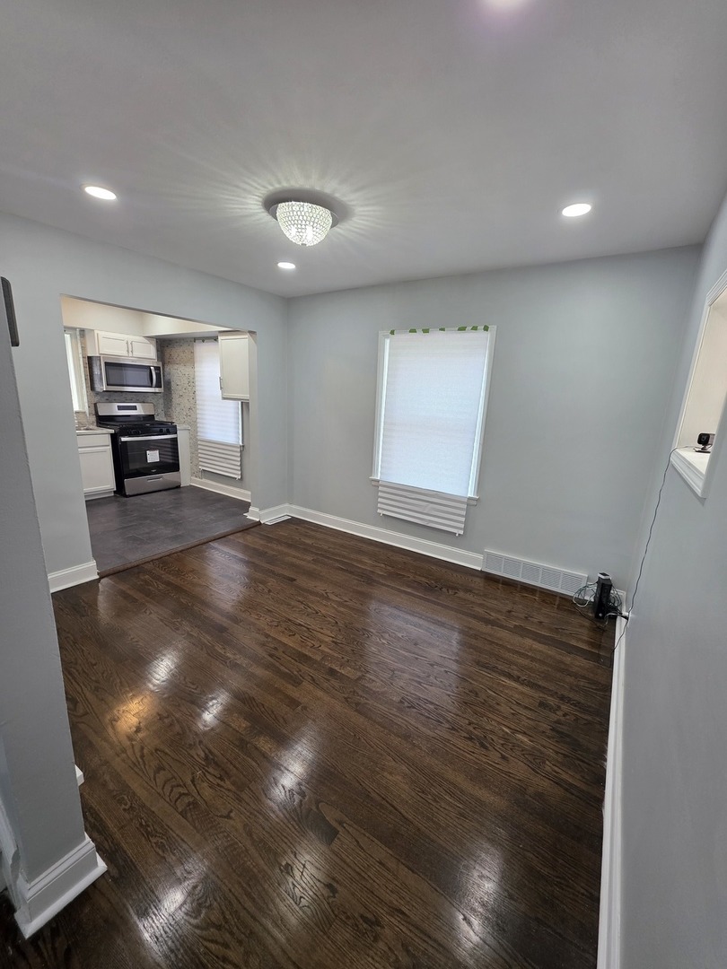 8252 South Calumet Avenue Chicago IL 60619