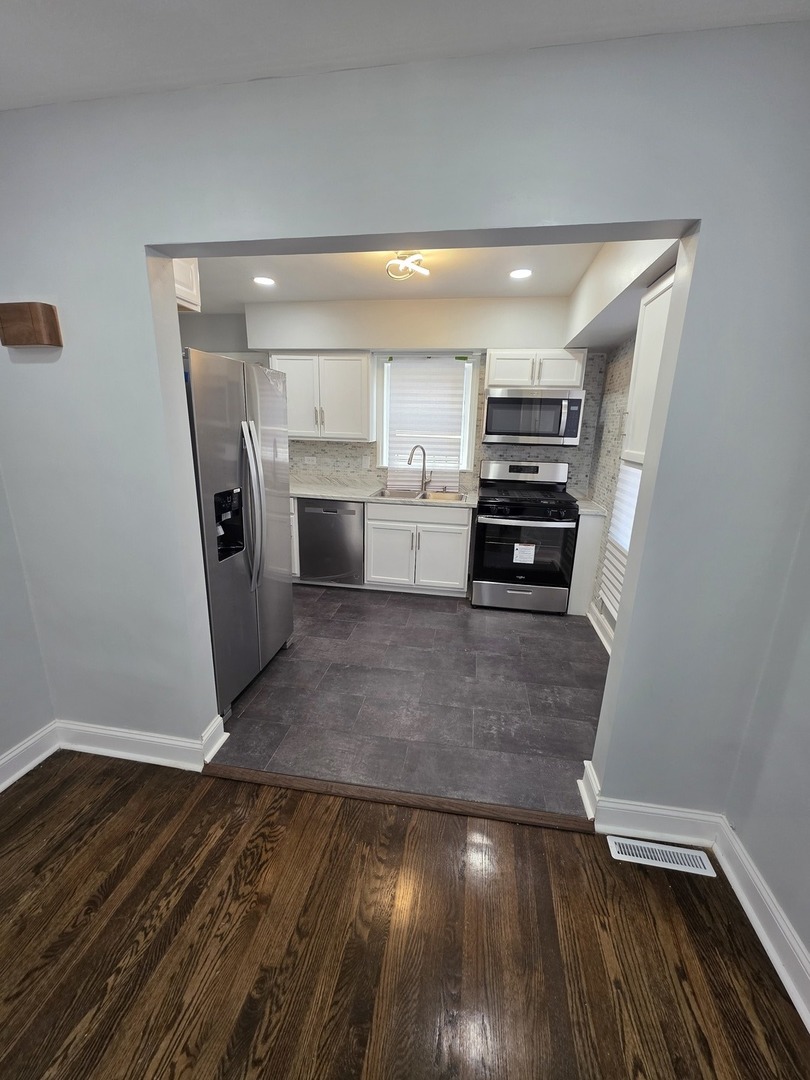 8252 South Calumet Avenue Chicago IL 60619