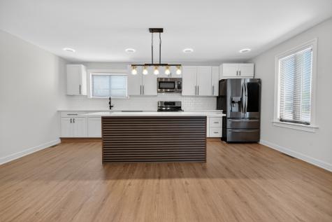 4527 West 83rd Street Chicago IL 60652