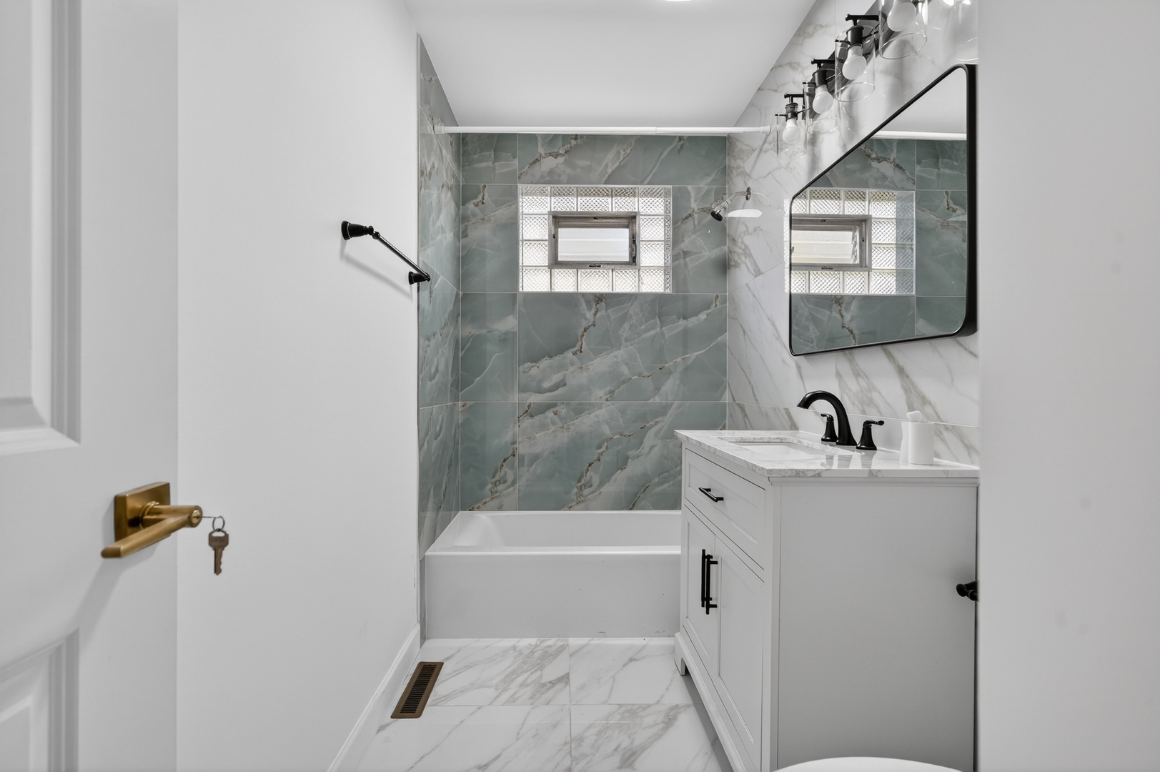 4527 West 83rd Street Chicago IL 60652