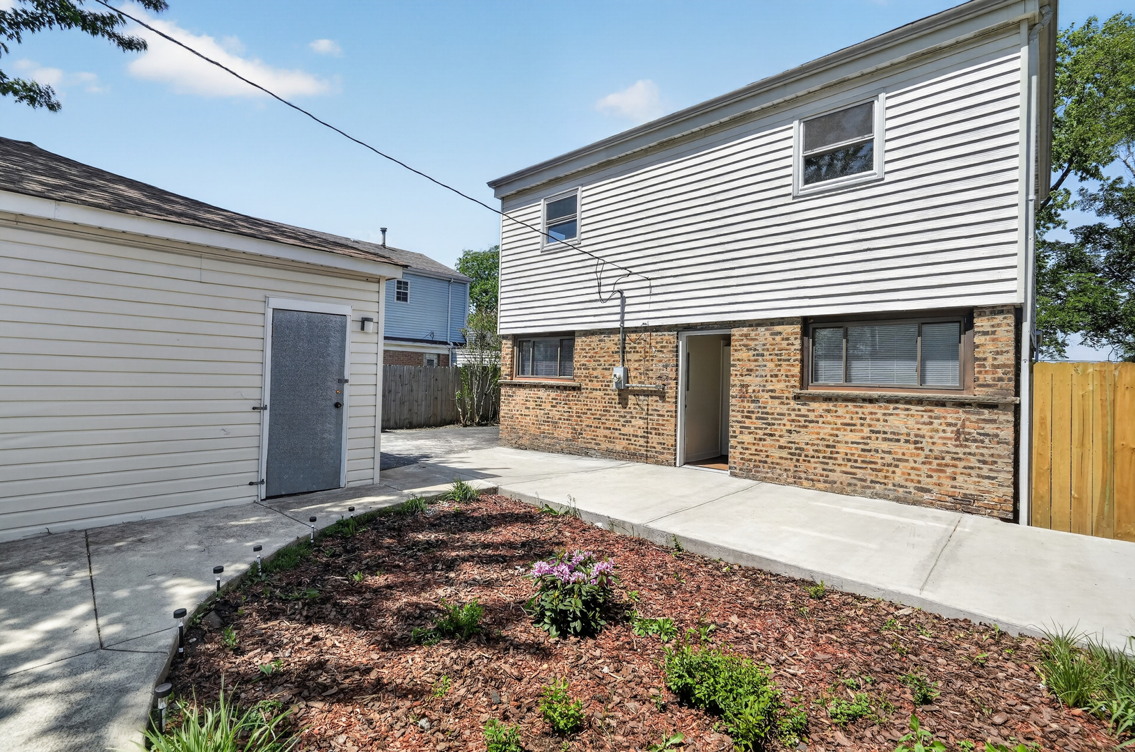 4527 West 83rd Street Chicago IL 60652