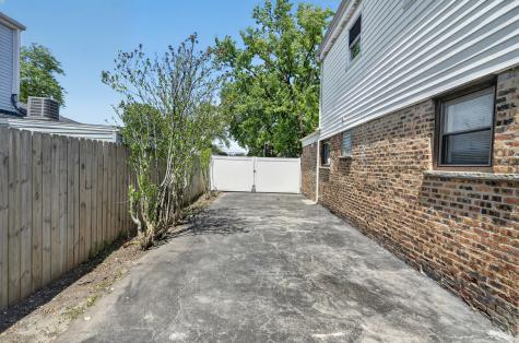 4527 West 83rd Street Chicago IL 60652