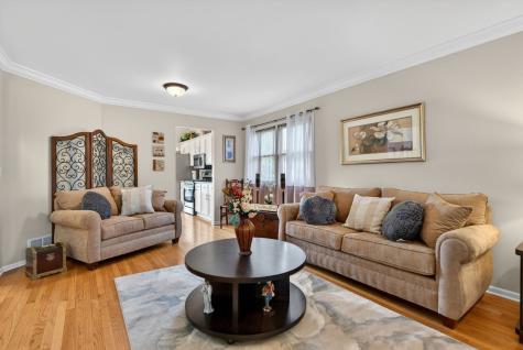 201 Tulip Circle Island Lake IL 60042