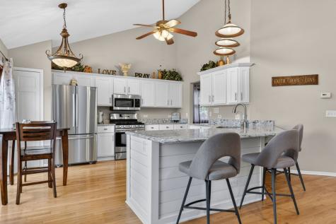 201 Tulip Circle Island Lake IL 60042