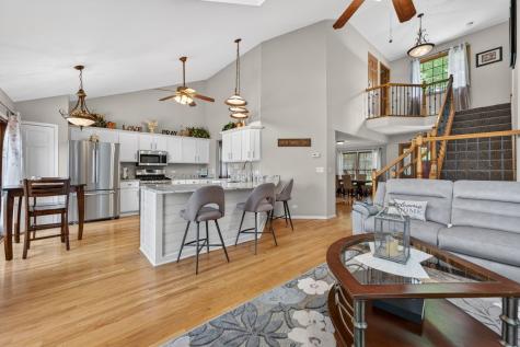 201 Tulip Circle Island Lake IL 60042