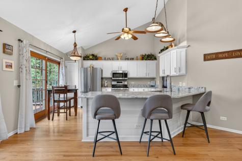 201 Tulip Circle Island Lake IL 60042