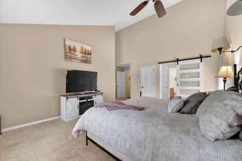 201 Tulip Circle Island Lake IL 60042