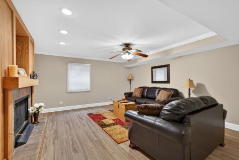 201 Tulip Circle Island Lake IL 60042