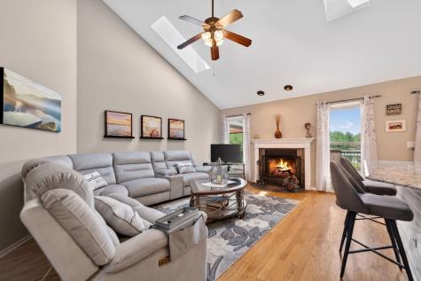 201 Tulip Circle Island Lake IL 60042