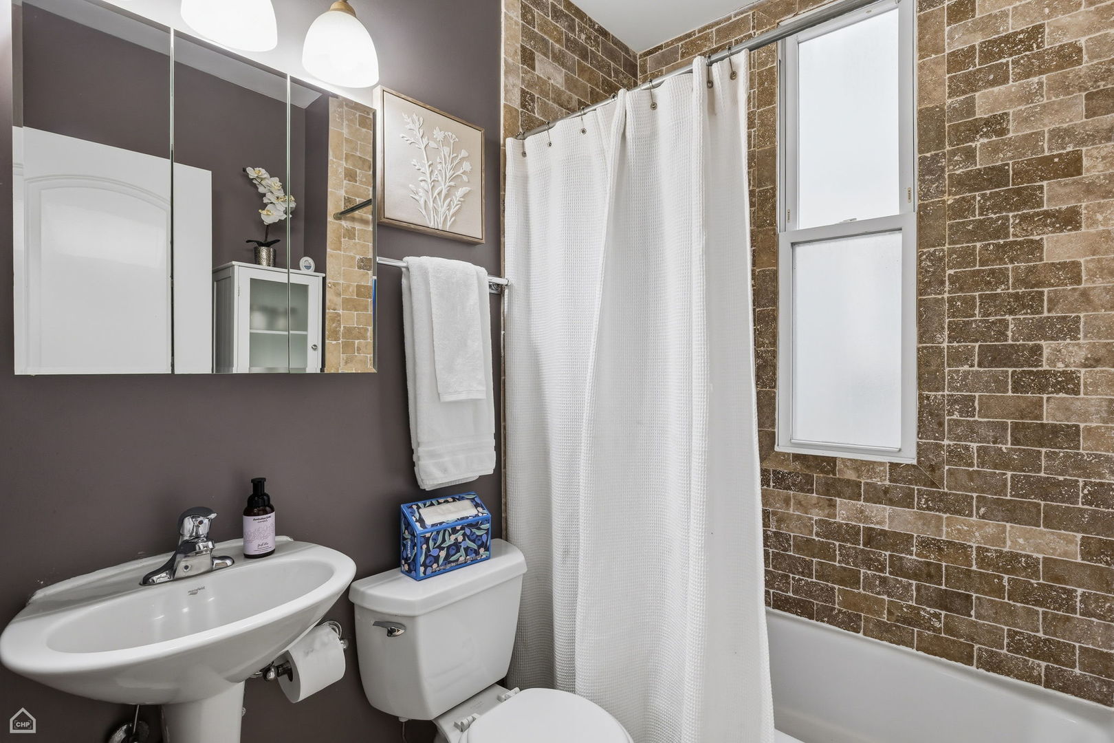 1926 West Oakdale Avenue Chicago IL 60657