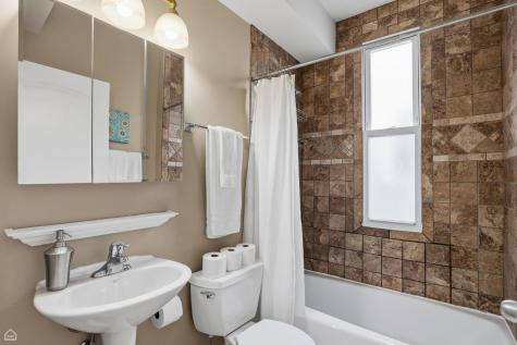 1926 West Oakdale Avenue Chicago IL 60657