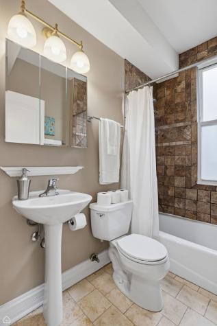 1926 West Oakdale Avenue Chicago IL 60657