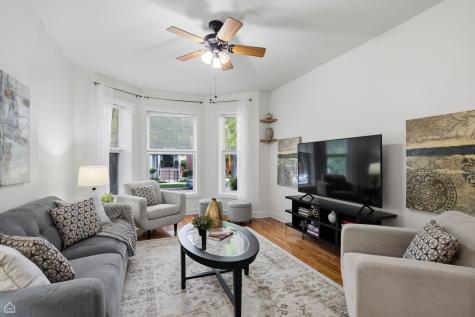 1926 West Oakdale Avenue Chicago IL 60657