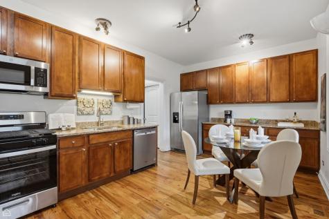 1926 West Oakdale Avenue Chicago IL 60657