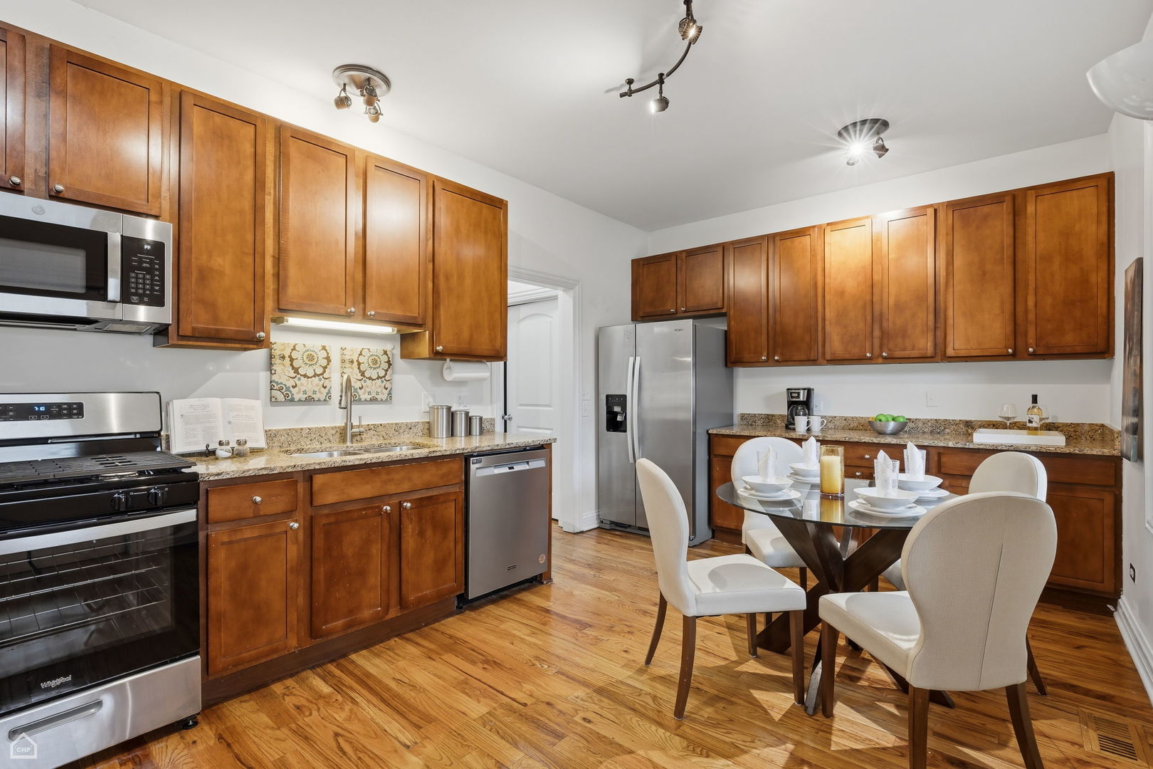 1926 West Oakdale Avenue Chicago IL 60657