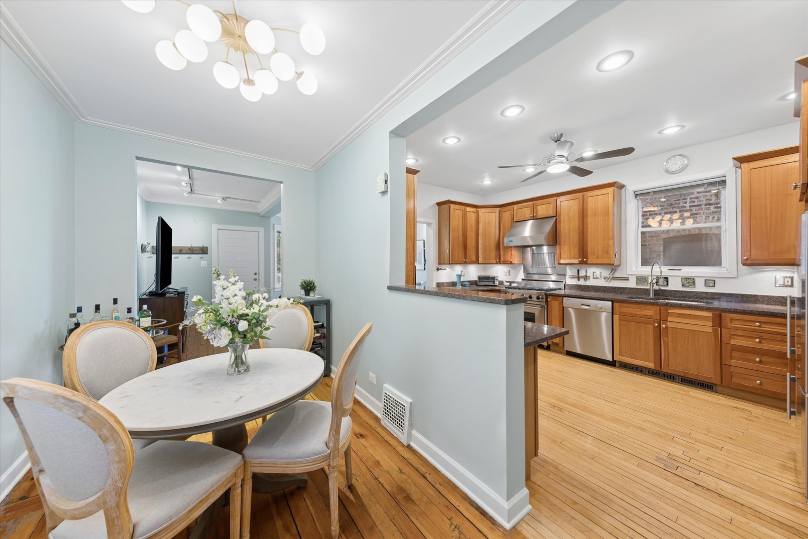 4024 North Bell Avenue Chicago IL 60618