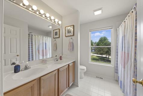 621 Lake Cornish Way Algonquin IL 60102