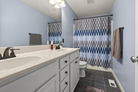 42 Ashling Court Bloomington IL 61704