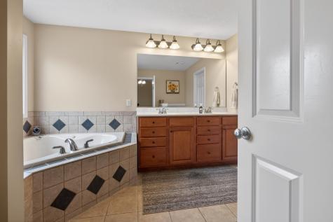 42 Ashling Court Bloomington IL 61704