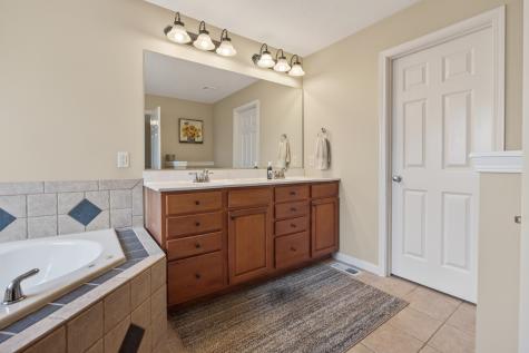42 Ashling Court Bloomington IL 61704