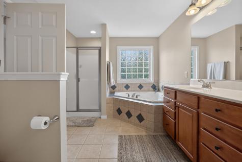 42 Ashling Court Bloomington IL 61704
