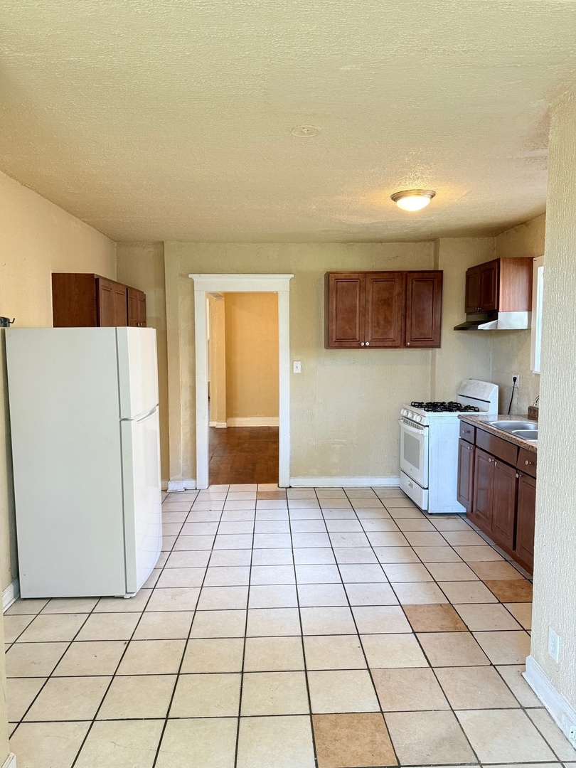 7047 South Eberhart Avenue Chicago IL 60637