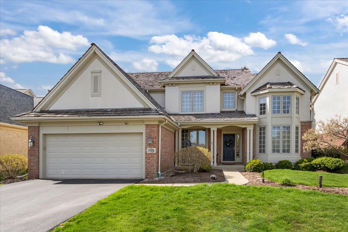 1924 Wyndham Circle Glenview IL 60025