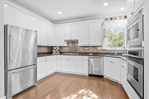 1924 Wyndham Circle Glenview IL 60025