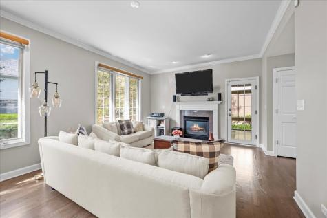 1924 Wyndham Circle Glenview IL 60025