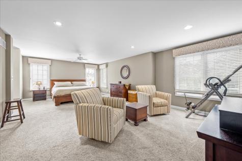 1924 Wyndham Circle Glenview IL 60025
