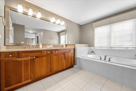 1924 Wyndham Circle Glenview IL 60025