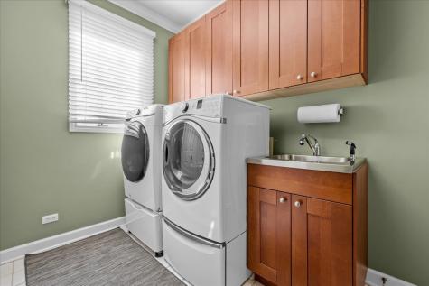 1924 Wyndham Circle Glenview IL 60025