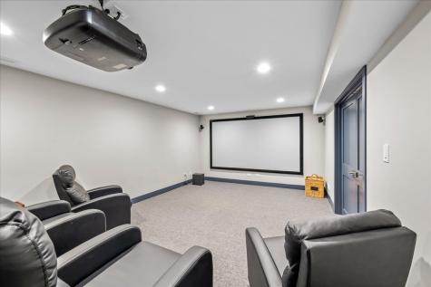 1924 Wyndham Circle Glenview IL 60025