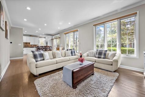 1924 Wyndham Circle Glenview IL 60025