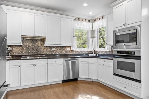 1924 Wyndham Circle Glenview IL 60025