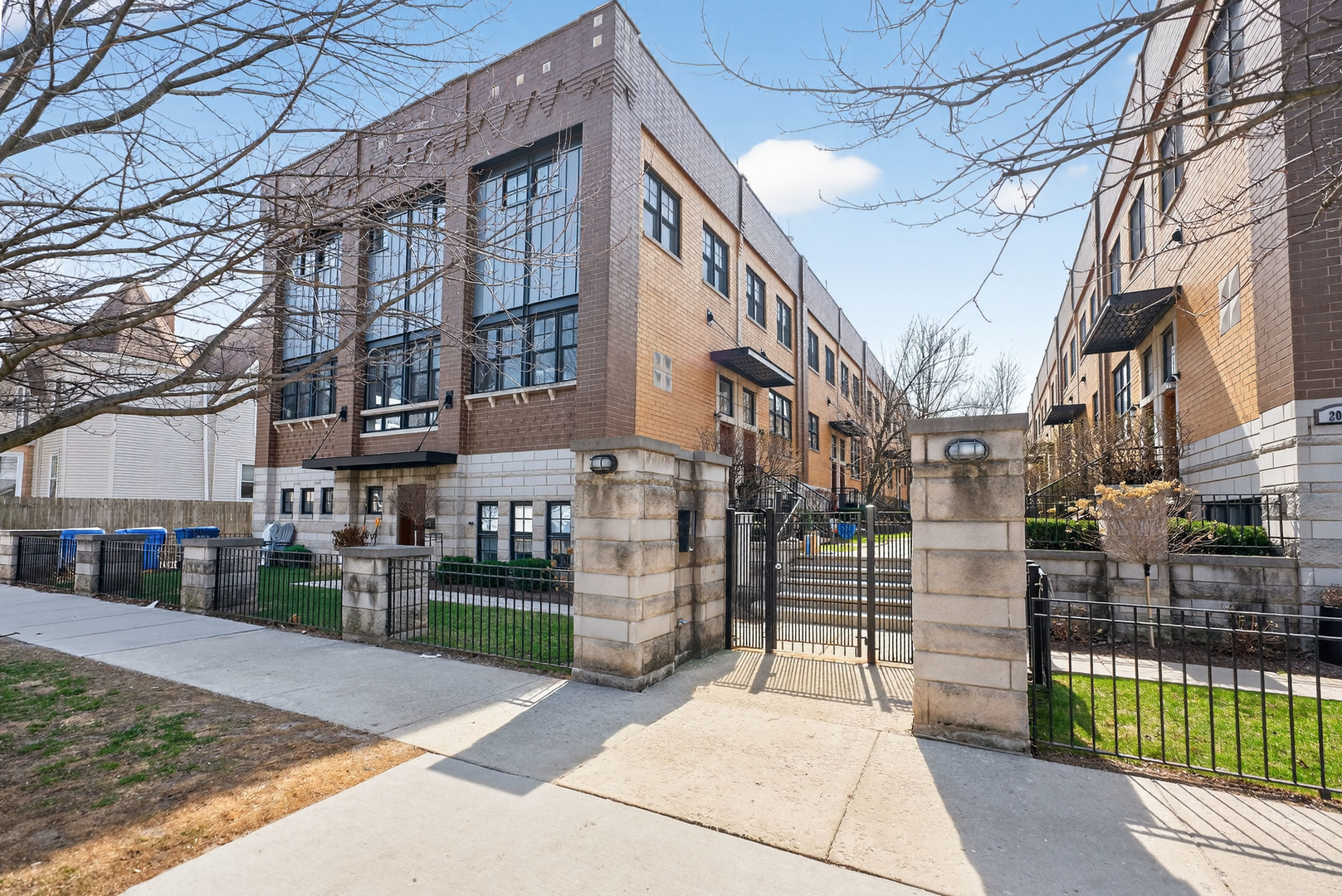 2060 North Stave Street Chicago IL 60647