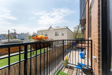 2060 North Stave Street Chicago IL 60647