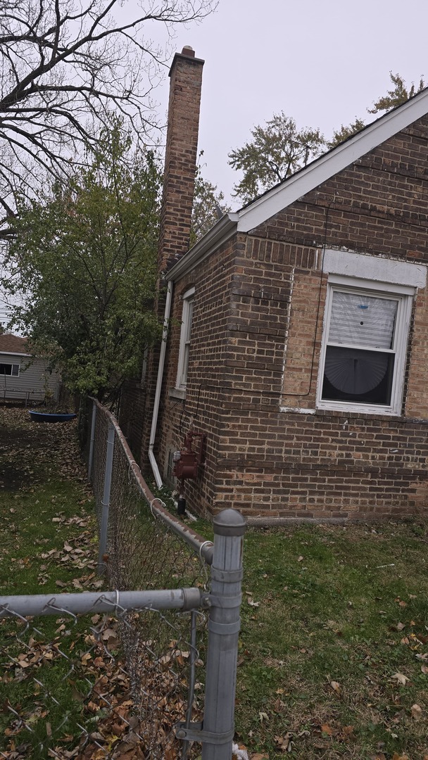 10221 South Hoxie Avenue Chicago IL 60617