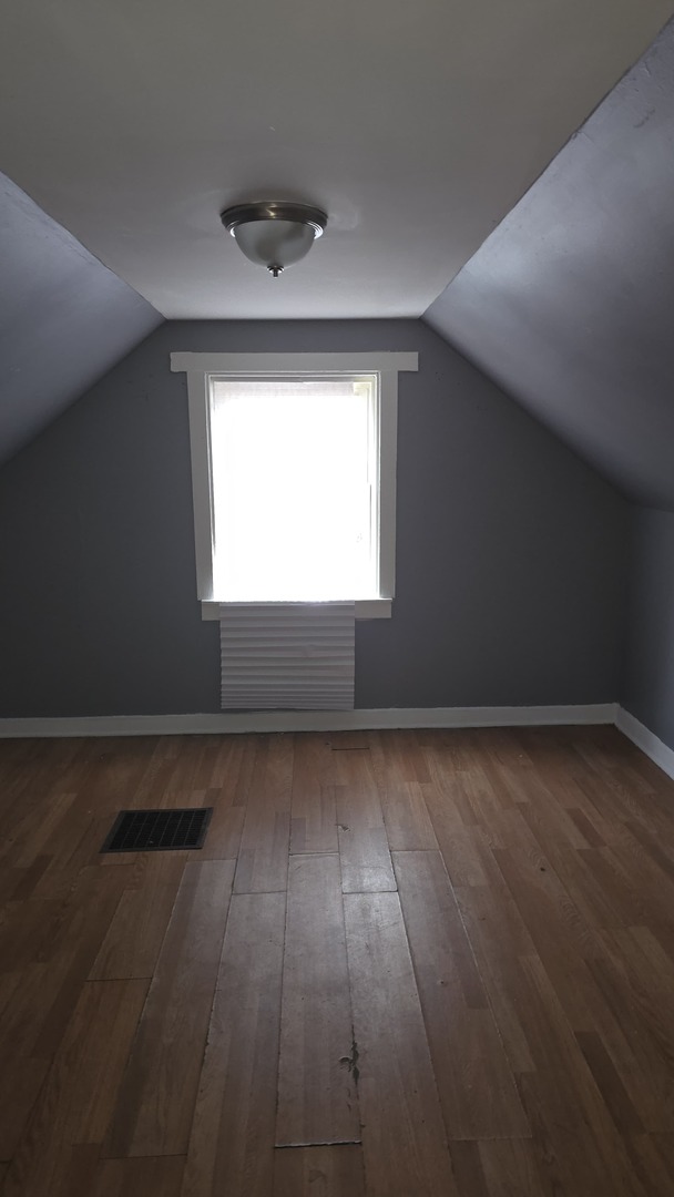 10221 South Hoxie Avenue Chicago IL 60617