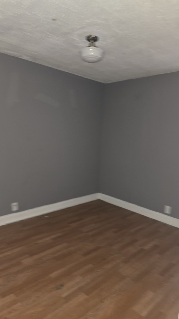 10221 South Hoxie Avenue Chicago IL 60617