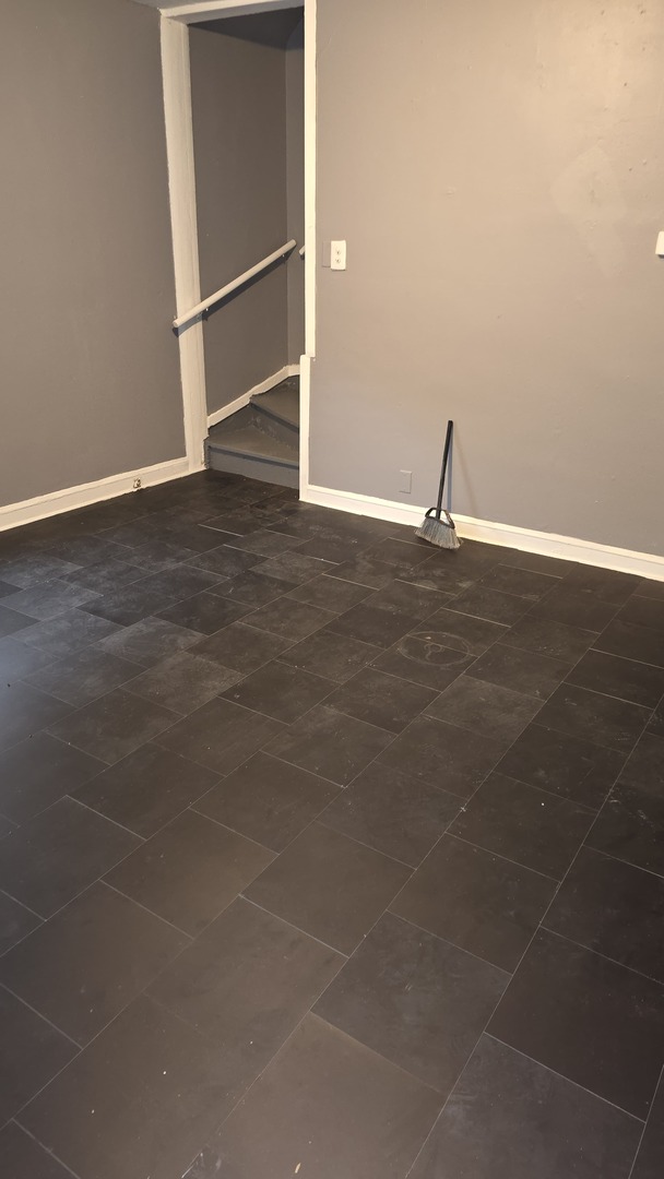 10221 South Hoxie Avenue Chicago IL 60617