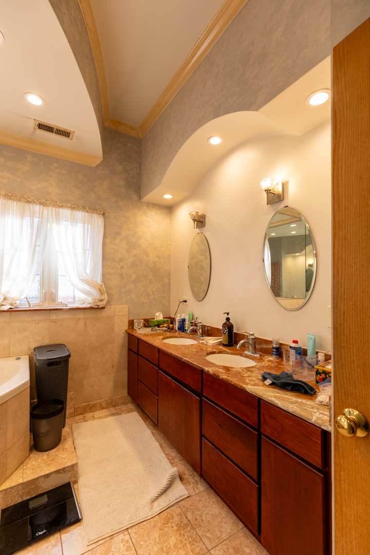 4716 North Kilbourn Avenue Chicago IL 60630