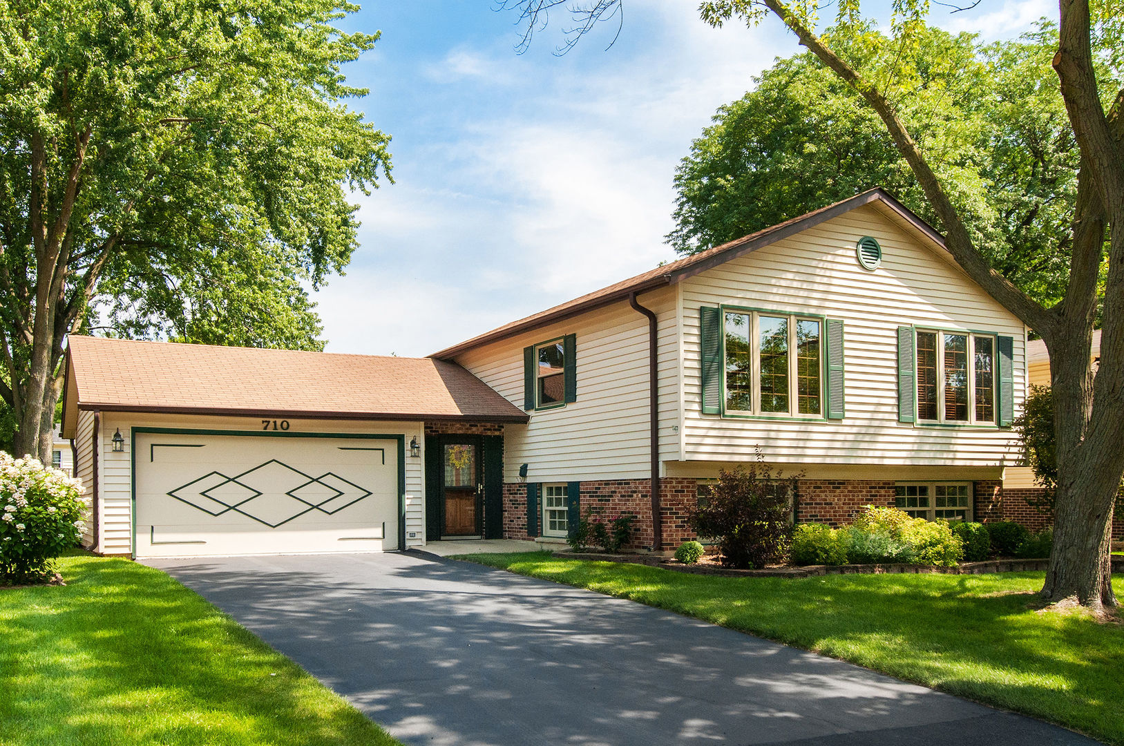 710 West Burning Tree Lane Arlington Heights IL 60004