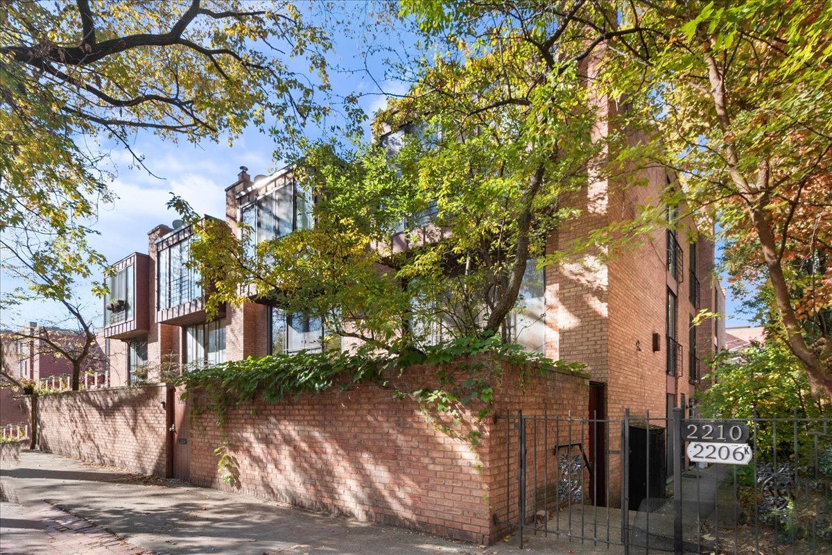 2208 North Burling Street Chicago IL 60614